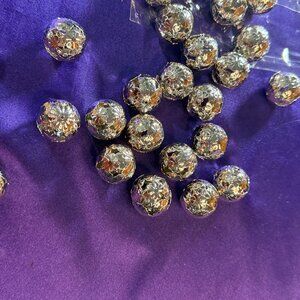 📌30 Silver Colored 17 Millimeter Beads for Craft and Jewelry Making